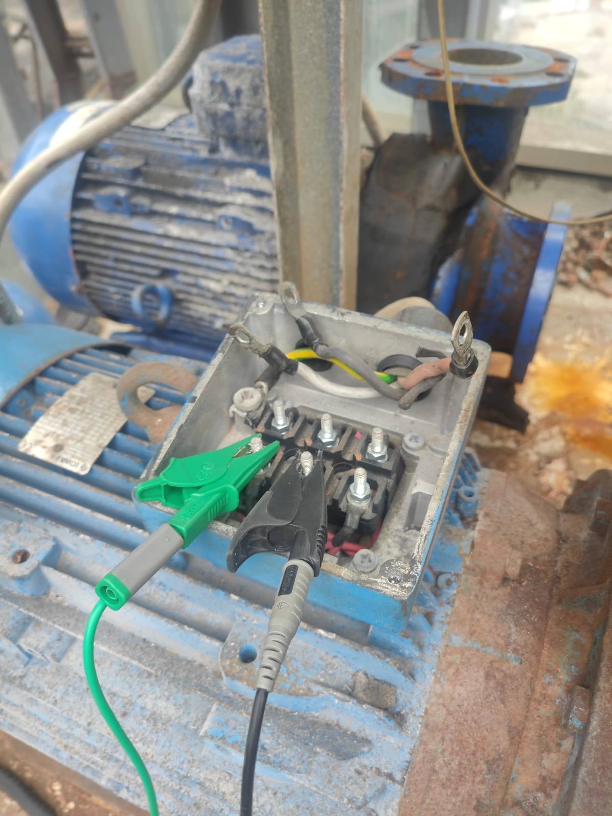 Motor durante la medición de aislación