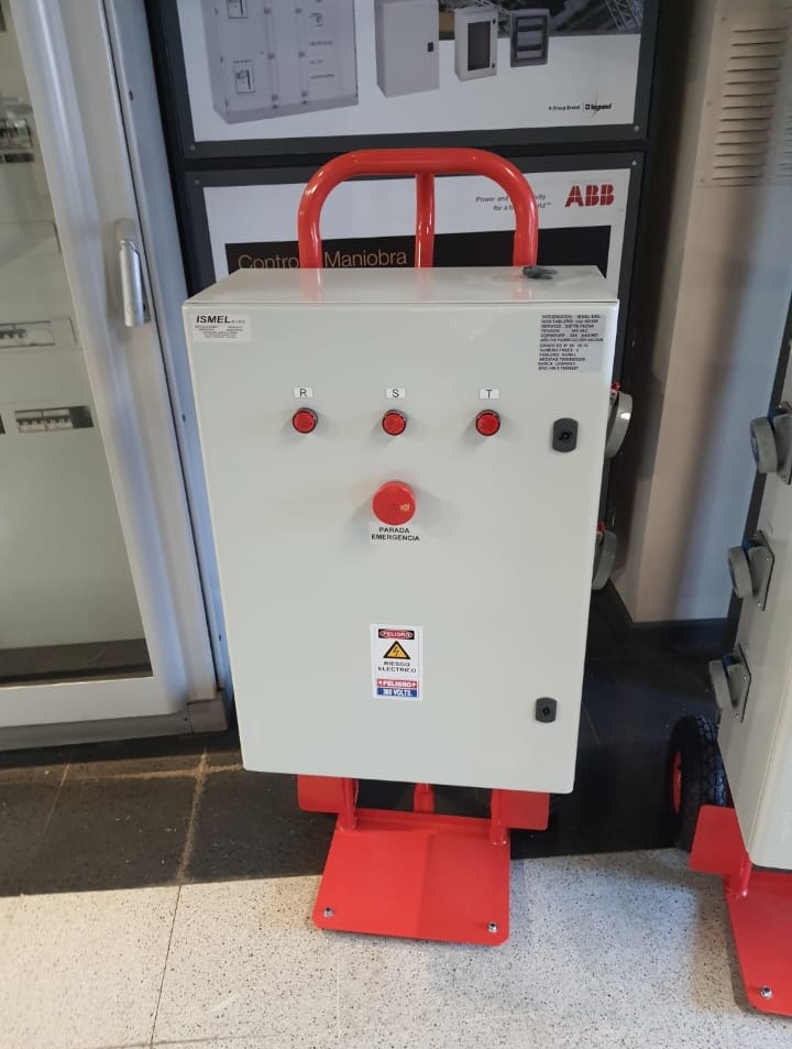 Tablero eléctrico móvil fabricado para maniobras y pruebas