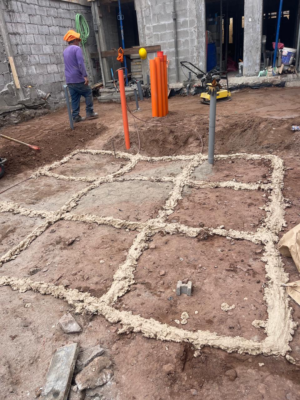 Construcción de malla de tierra de protección en obra