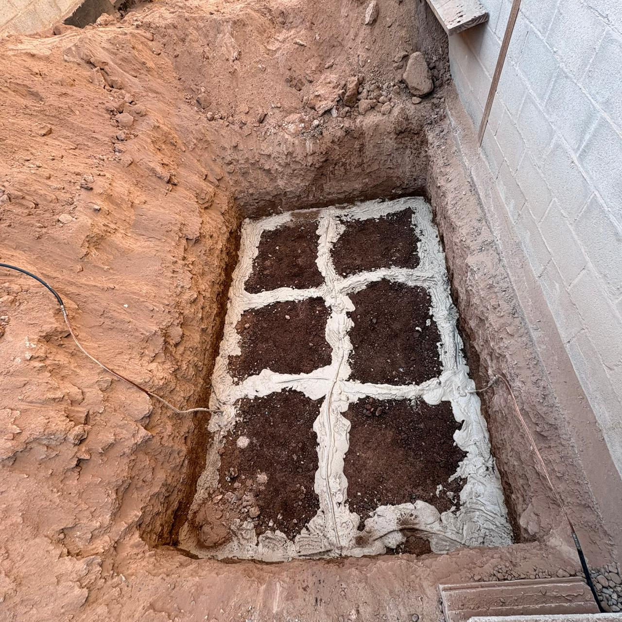 Malla de puesta a tierra cubierta con material de mejoramiento